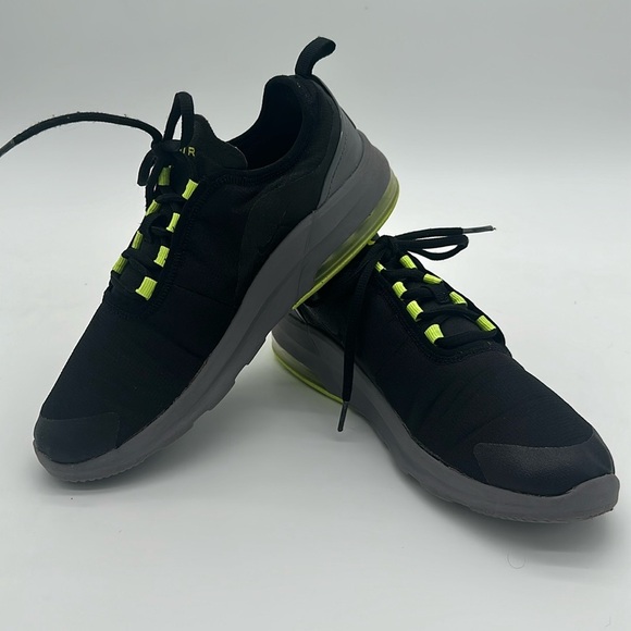 Nike Air Max Motion 2 GS Sneakers Youth Size 7 Black Volt Gray AQ2741–011